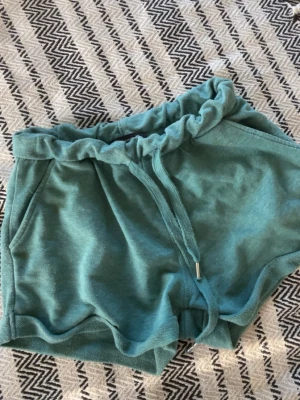 Blåa shorts - Blåa shorts storlek xs men passar även s!💗