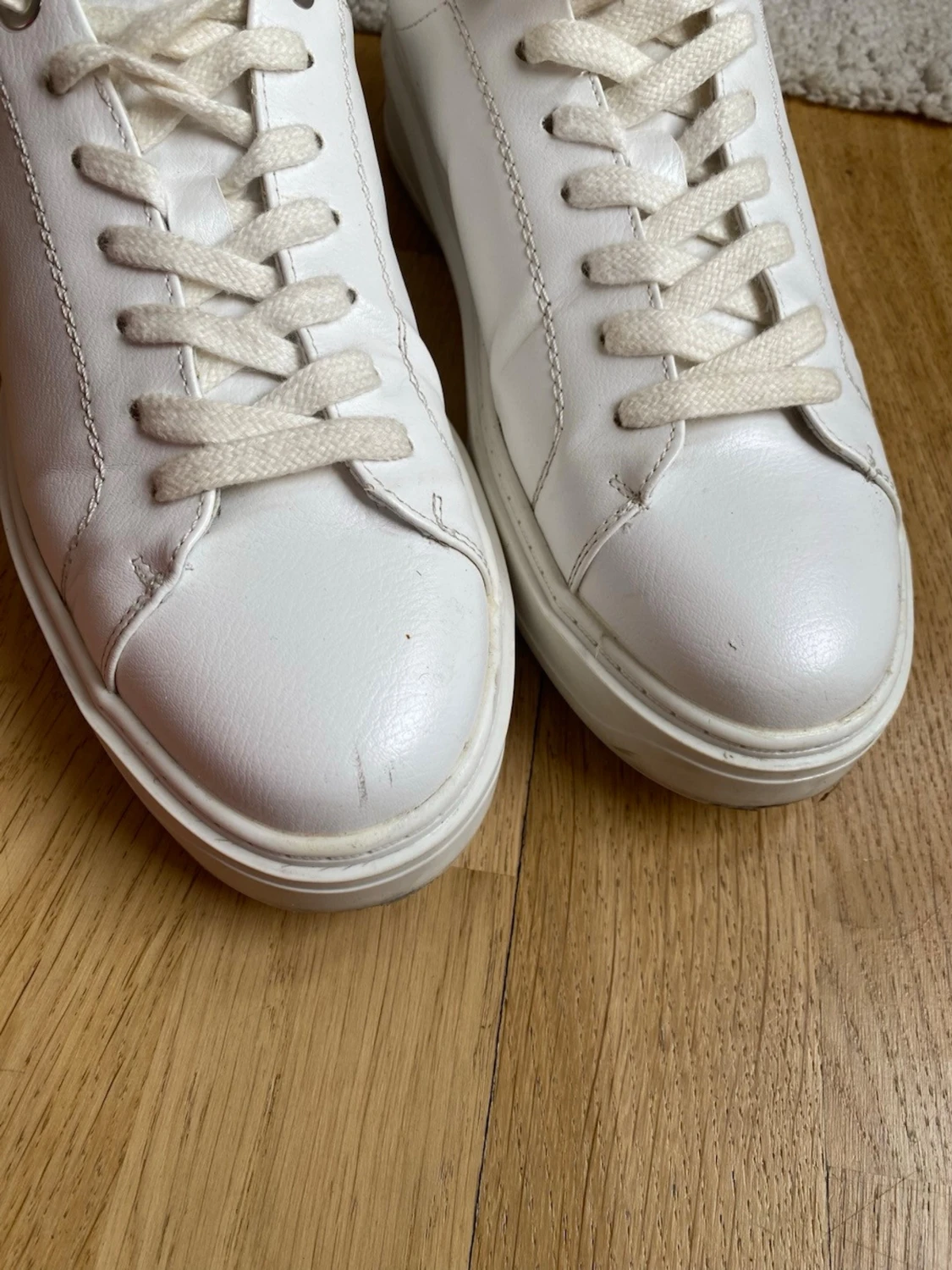 Zara Klassiska vita sneakers  - 1