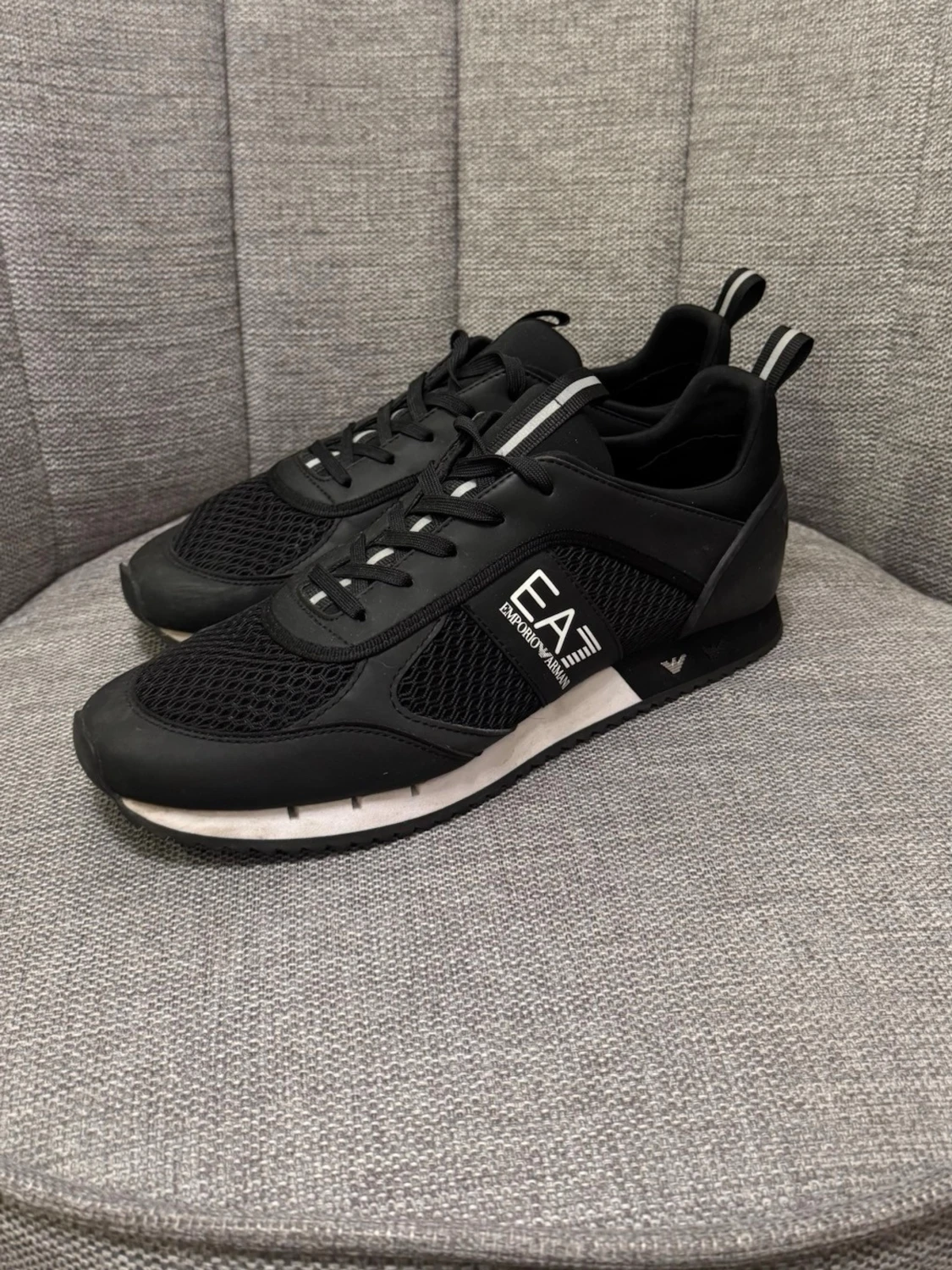 Svarta EA7 Emporio Armani sneakers