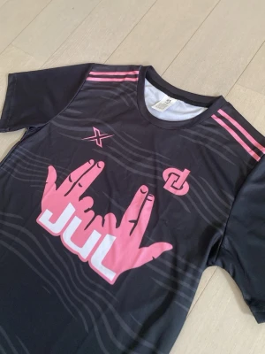 Jul jersey - Skön Jul tröja, skönt martial och perfekt till sommaren!