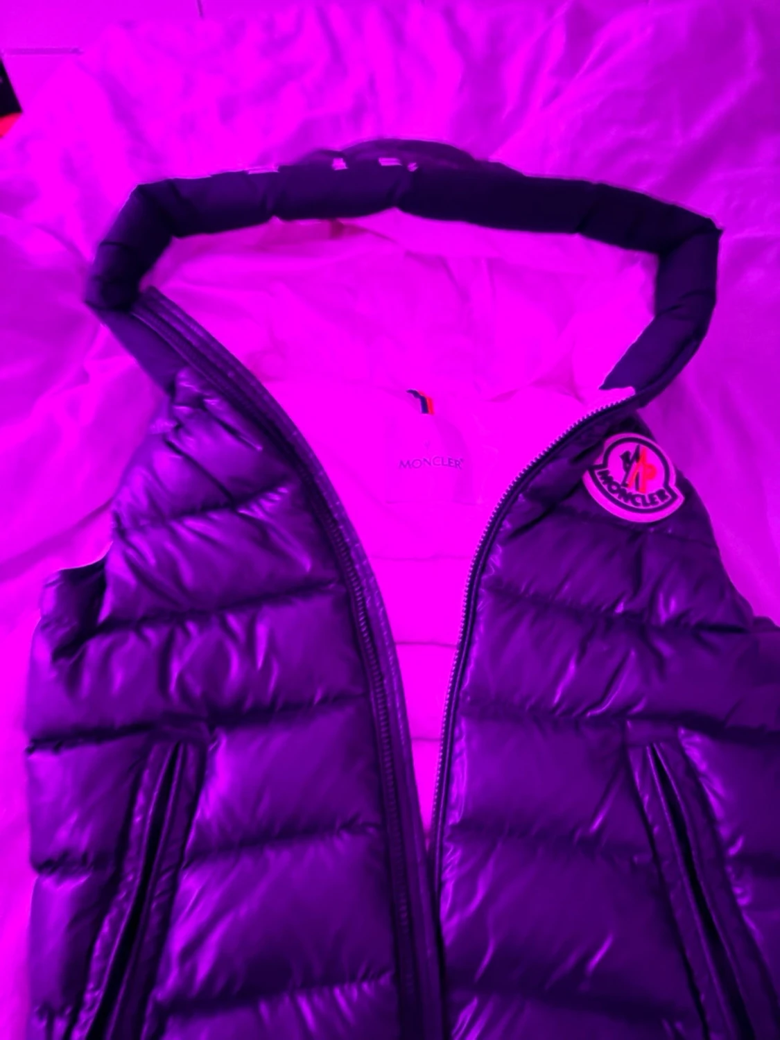 Mörkblå dunväst från Moncler