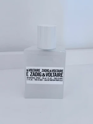 Zadig & Voltaire This Is Her! parfym - Clean girl parfym, använd 1 gång. Säljs pga det är något med doften som inte fungerar med min hud :( 
