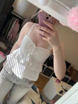 Volang topp - Super fin volang topp som aldrig kommit till användning tyvärr💕  Skriv om du undrar något ☺️