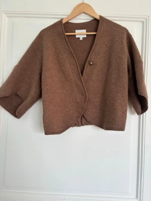 Brun kofta Dagmar modell Bea - Skitsnygg och trendig🩷🩷modell Bea, inga tecken på användning, nypris 3999kr