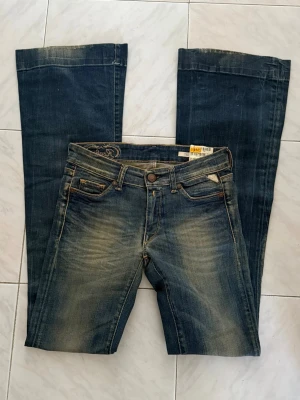 Lågmidjade bootcut jeans replay - Strl 26/34 från replay, nypris ca 1400kr🫶motsvarar ungefär strl xs (34)