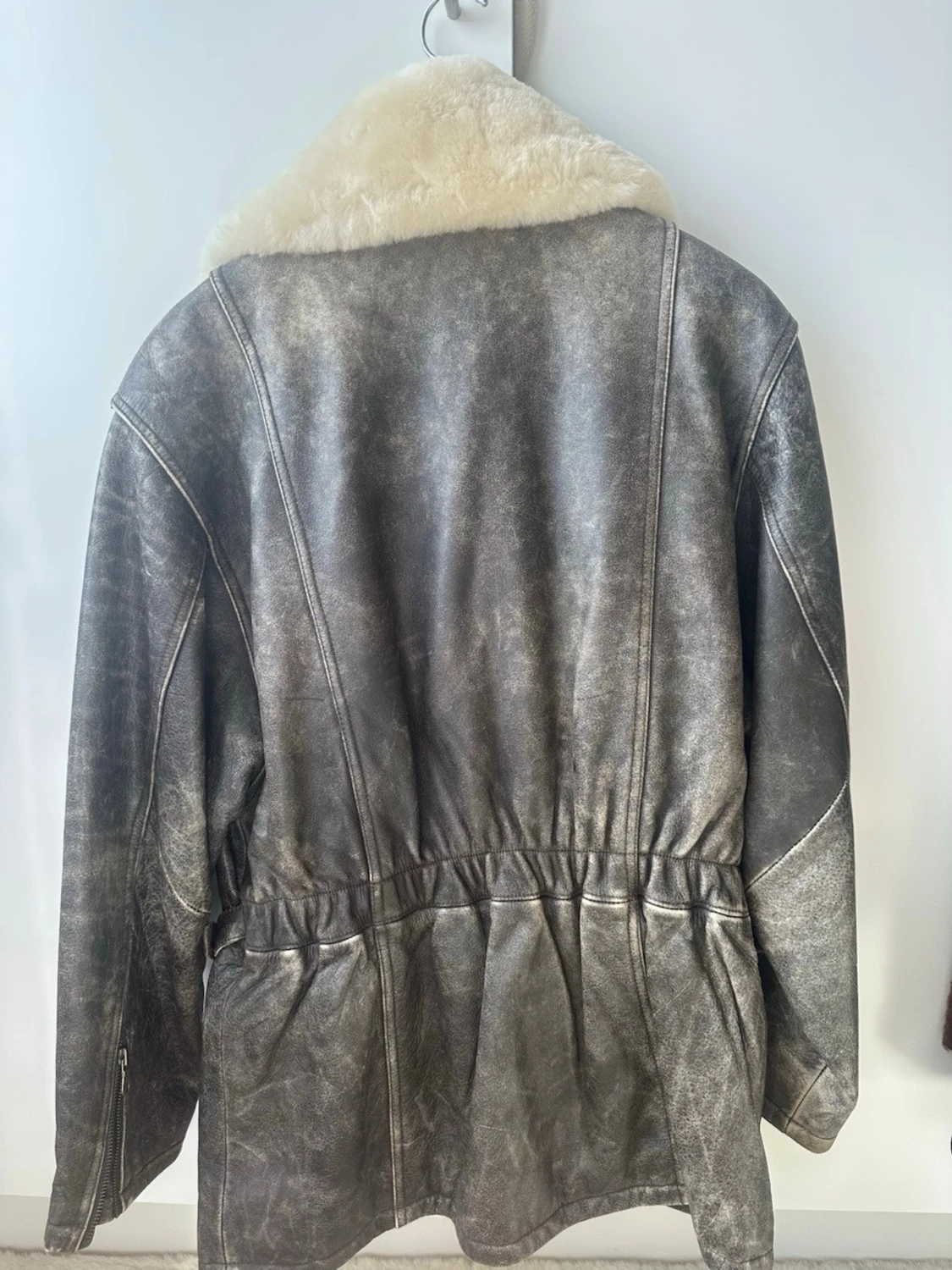 Grå/brun pälsjacka med stor krage - 1