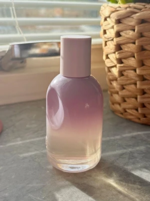 Glossier fleur - Glossier you fleur. 50 ml. Se andra bilden hur mycket som använts 