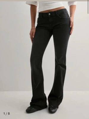 Only jeans  - Säljer mina jeans från only. Använda men inga defekter! Storlek xs/32 bra på mig som är 164. Low waist och bootcut.