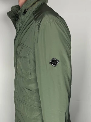 J.Lindeberg field jacket  - Säljer en riktigt snygg och trendig J.Lindeberg field jacket i fint skick, storlek S, vid frågor är det bara att skriva //Gramenti