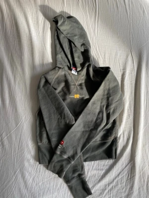 Diesel hoodie - Militärgrön hoodie från diesel med tryck från mtv 📺