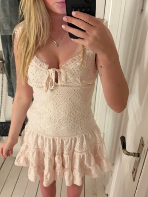 Klänning från gina - En jättefin sommarklänning från Gina i storlek S! Jättebra skick 