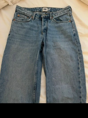 Blåa low waist jeans!  - Säljer dessa från lager 157, använts fåtal gånger, jätte fin passform och är i bra skick. Tryck på köp nu om du är intresserad 