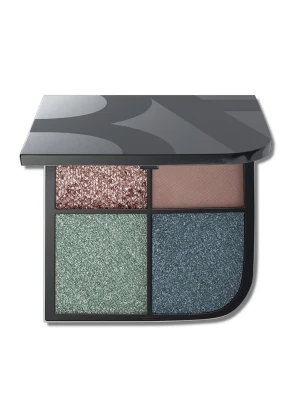 BeautyAct mania eyeshadow palette silver - Snygg ögonskuggspalett med fyra färger: skimrande rosé, matt beige, glittrande grön och glittrande blå. Kommer i en stilren svart dosa med spegel i locket. Perfekt för att skapa kreativa och trendiga ögonlooks.