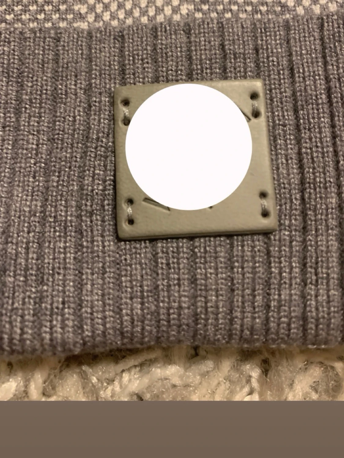 Grå rutmönstrad mössa med patch - 1