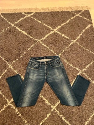 Replay Jeans - Replay jeans  Storlek 31/34 men passar mer som 31/31 skick 10/10 - nypris ca 1599 mitt pris 499kr -pris kan diskuteras vid snabb affär