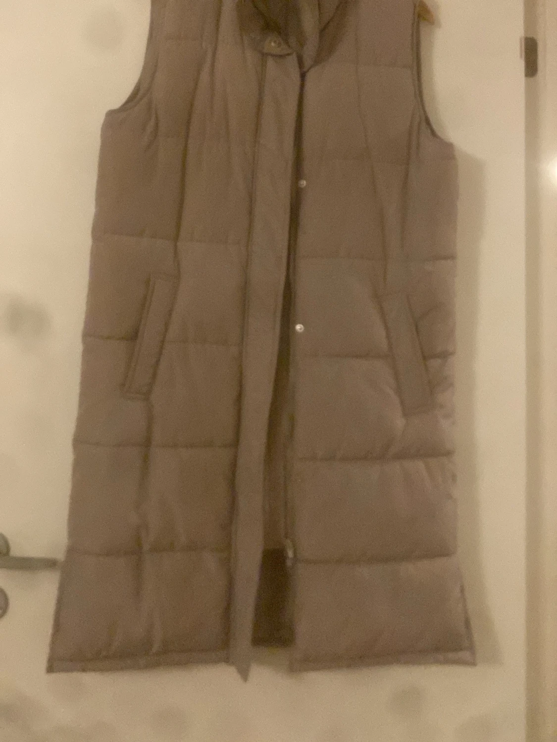 Lång beige dunväst från Levete Room