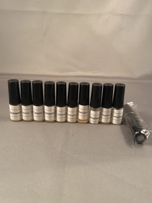 5x Parfymprover från One bold chemist + 1 travelspray - Säljer 5 stycken valfria 2 ml parfymprover bland de på bilden från One bold chemist + 1 travelsray. Parfymerna som finns är Svedberg, Ostwald, Goldhaber, Thompson, Flamore, Gerhardt, Bachmann, Céleste, Laurent och Langmuir. Endast testade. Slänger dessutom med ett extra parfymprov som är använd några gånger.