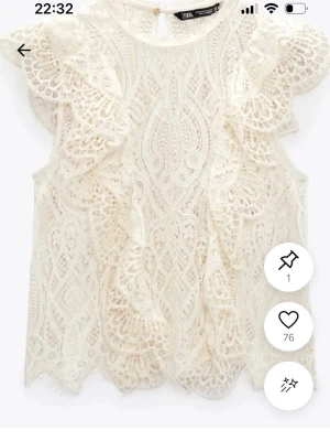 Vit spetsblus från Zara - Vit spets blus/topp från Zara. Spetsen har fina detaljer och är perfekt nu till våren🙌Nästan aldrig använd 