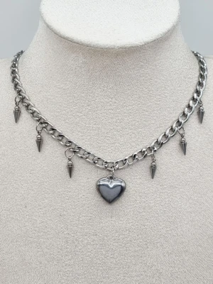 Stilfullt halsband med hjärta  - Material-rostfritt stål. Längd-40cm-45cm, kedjetjocklek-6mm #26