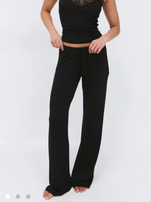 Svarta vida loungewear-byxor - Helt nya! Säljer pgr av att de va för korta för mig (168cm)💘