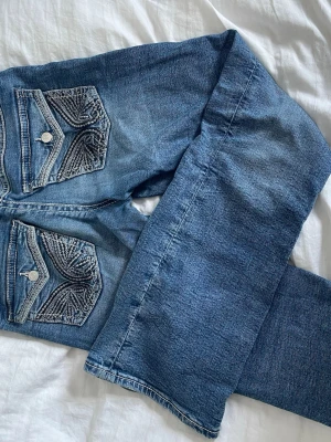blåa jeans - blåa jeans med coola fickor, väldigt sköna och har fått många komplimanger med dom, skriv vid frågor eller fler bilder❣️