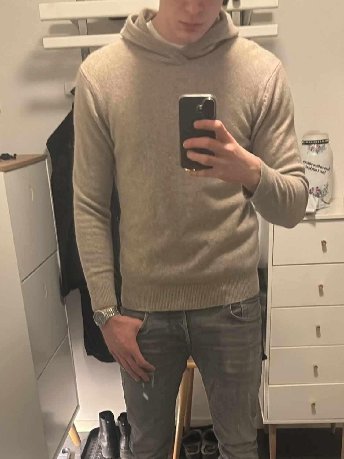 Beige stickad hoodie i merinoull