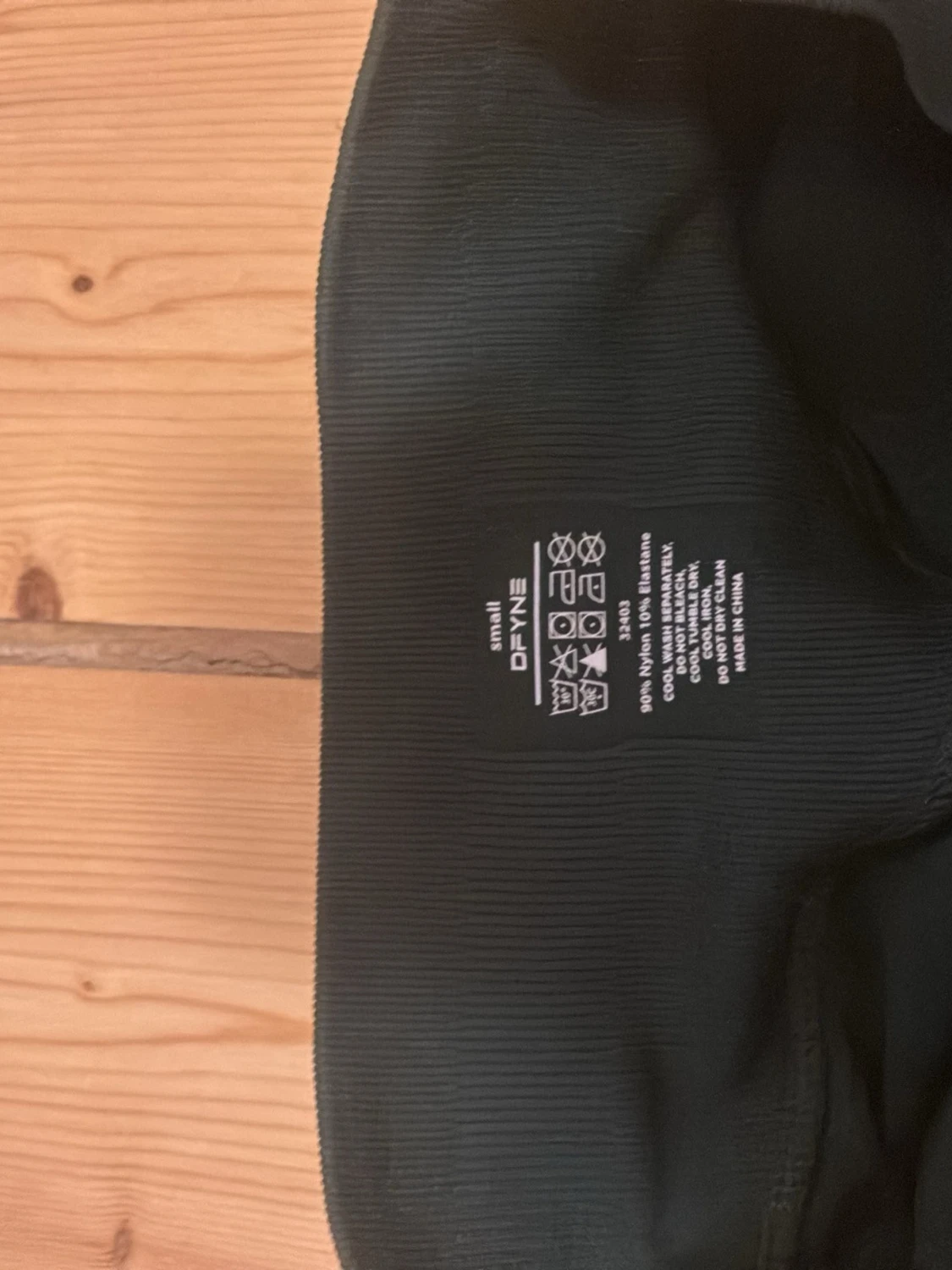 Mörkgröna shorts från DYNE - 2