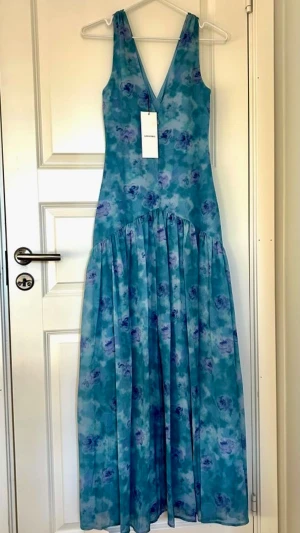  Maxiklänning från Adoore - Långklänning från Adoore i modellen Toulouse. Strl S. Ny med lappen kvar.