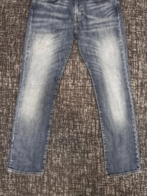Levi’s jeans – W30 L30 – Ny skick - Säljer ett par Levi’s jeans i storlek W30 L30. Klassisk modell med bra passform och kvalitet. Använda men i ny skick.  Skick: ny skick Storlek: W30 L30 Passform: Straight  Hör gärna av dig vid frågor eller om du vill ha fler bilder
