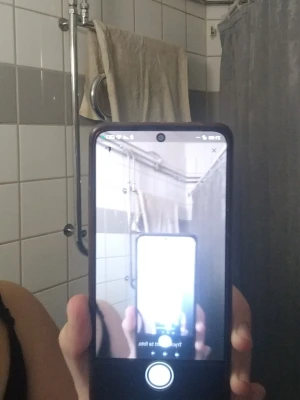 Samsung/Android Xiaomi hyperOS - Jag säljer min Samsung, jag har haft denna telefon i ca 1 månad, Inga skador eller sprickor på telefonen. Därför jag säljer den är för att jag har köpt en ny mobil och tycker att det är tråkigt och onödigt att denna ska bara ligga och inte bli andvänd. Telefonen är snabb inget lagg! Battreihälsan har 100%. Jag köpte denna telefon för 5000kr och jag säljer den för 3000kr!! (Man får även med ett genomskinligt skal om man vill) Hoppas någon vill ha dennnn!!!!🤍