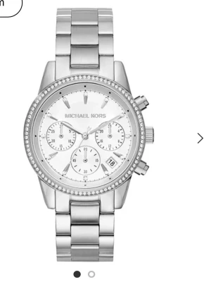 Silver klocka Michael Kors - Stilren klocka från Michael Kors i silver med länkarmband i metall. Urtavlan är vit med tre mindre urtavlor, datumvisning och gnistrande stenar runt boetten. Perfekt accessoar för dig som gillar en lyxig och modern look.