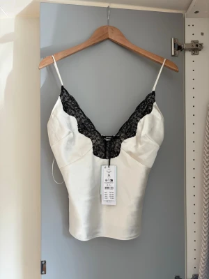 Linne Gina - Helt nytt linne från Gina tricot i storlek S. 🥰 supersöt till sommaren. Köpte för 329 men säljer för 150 kr