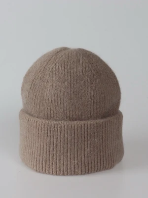 Beige 003 - Mössan är one size (56-58) och är gjord på 100% polyester med ett tjockt hållbart satin