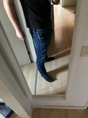 Mörkblå replay jeans - Schyssta mörkblå replay jeans, 32w 32L    Hör av er vid frågor 