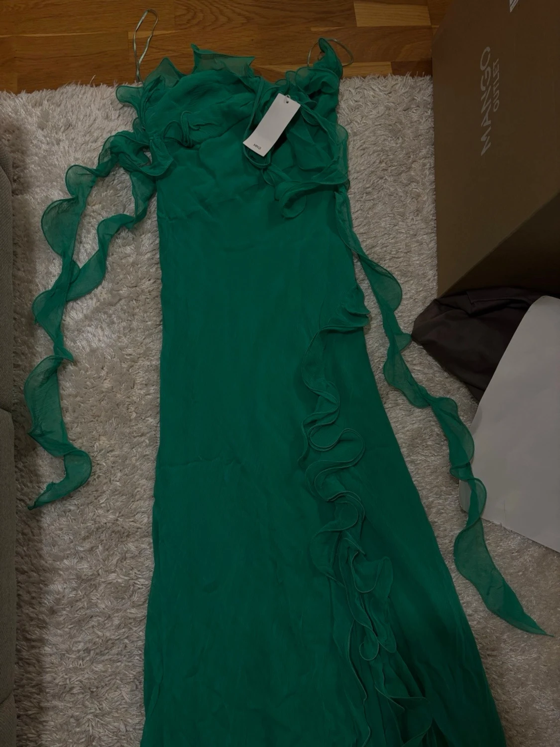 Grön långklänning med volanger - 3