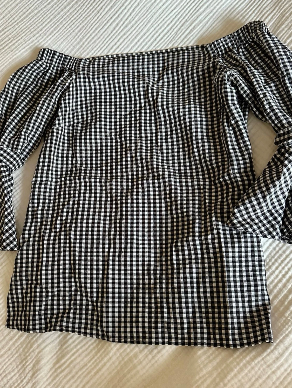 Offshoulder blus med svartvitt rutmönster - 2