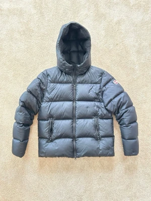 Colmar jacka - Storlek 172/xs passar till ungefär 175cm! Jätte bra skick. Jag svarar till alla frågor. 