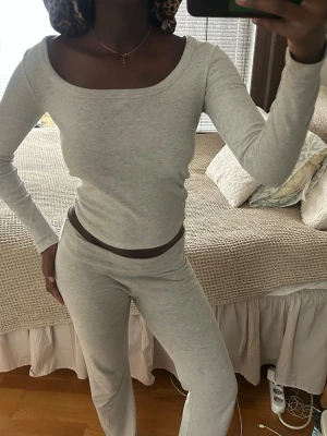 Långärmad tröja  - Ljusgrå långärmad tröja 