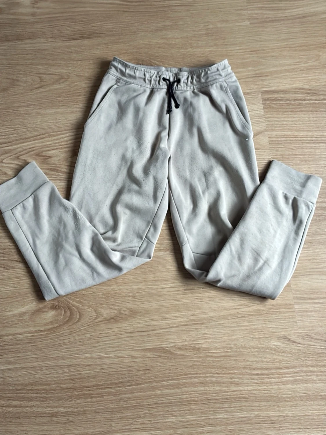 Ljusgrå mjukisbyxor med snörning