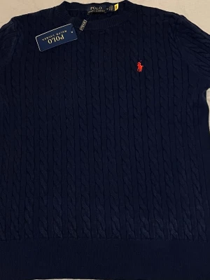 Cable knit  - En cable knit i storlek M sitter som storlek xs 