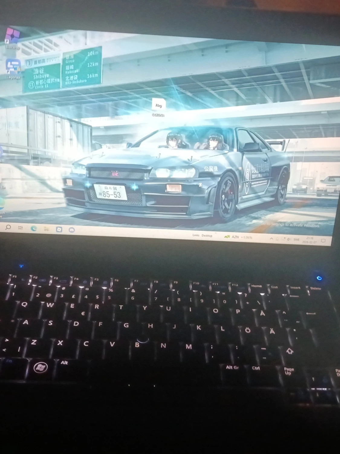 Svart bärbar dator med bakgrundsbelyst tangentbord