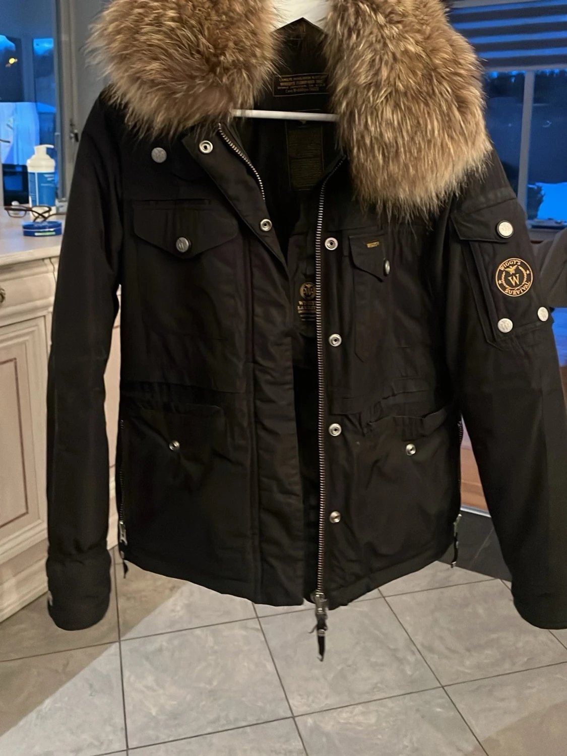 Svart parkas med äktapäls  från Woolrich