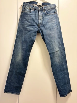 Jeanerica Dark Vintage - Ett par mörkblåa jeans från Jeanerica i storlek 31/34. Byxorna är knappt använda och i mycket bra skick