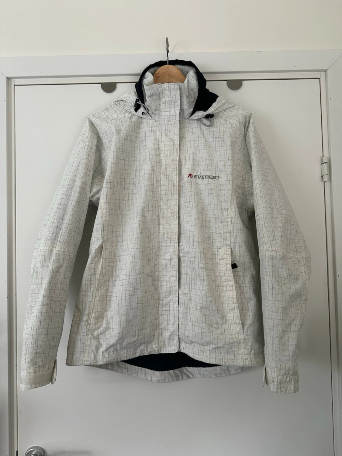 Vitgrå vindjacka från Everest, storlek 40