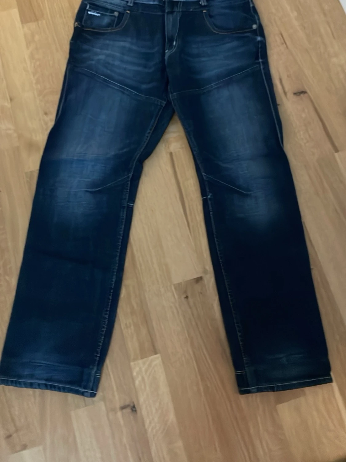 Mörkblå jeans med raka ben - 1