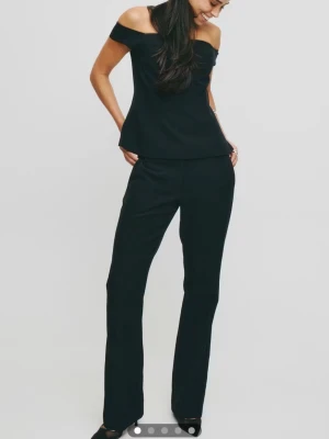 Kostym byxor - Nya kostymbyxor, kunde tyvärr inte ha för de var förstora! Kontakta om bilder eller frågor: pris kan diskuteras ❣️.