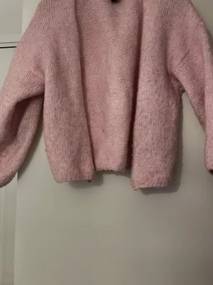 Rosa kofta fin Lindex  - Mysig fluffig kofta från Lindex 