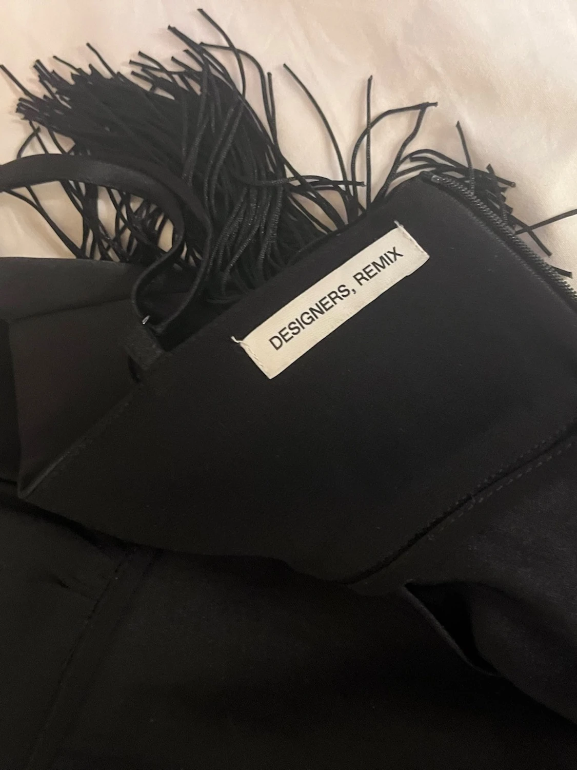 Svart fransklänning med smala axelband - 4