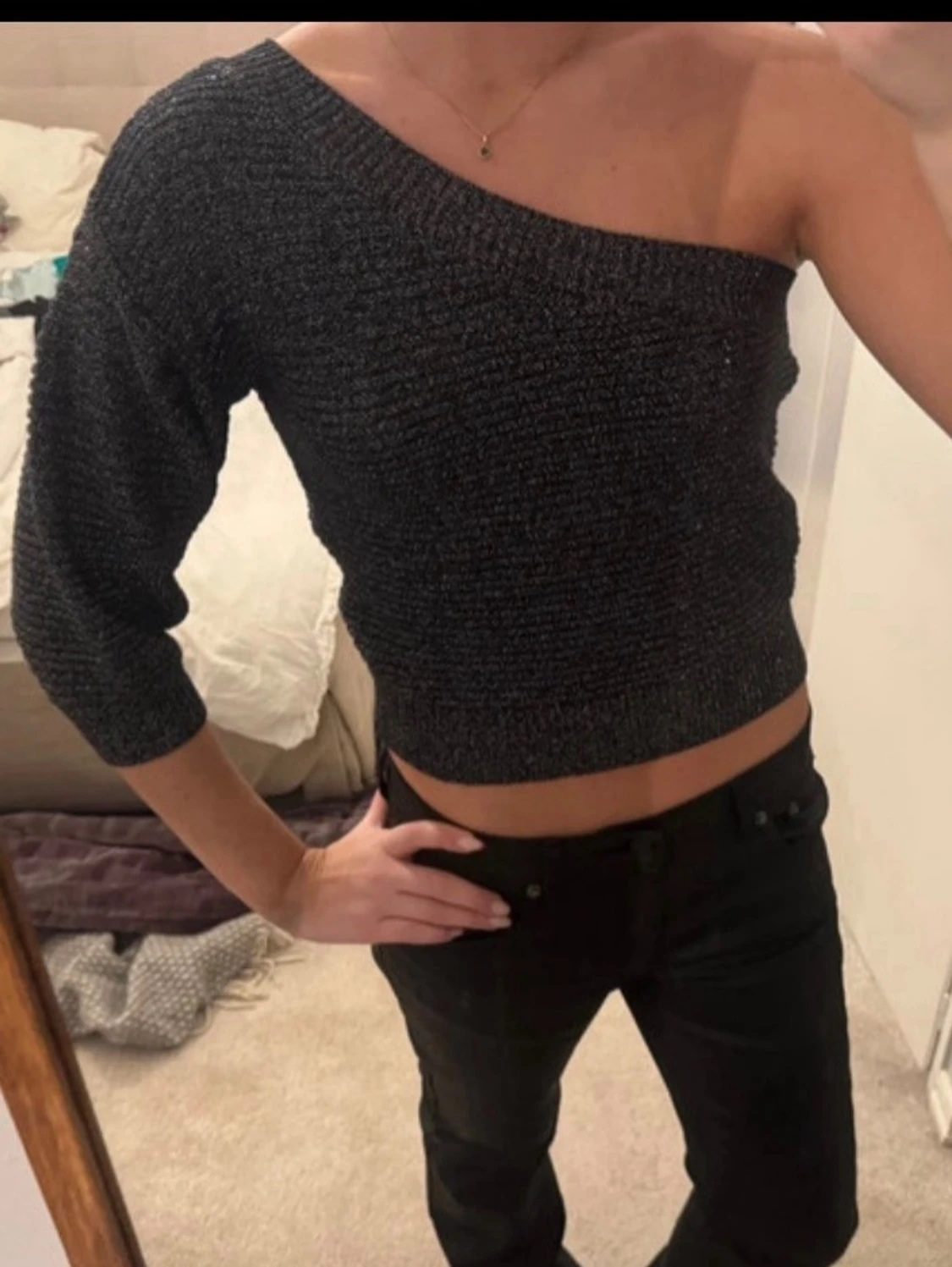 Glittrig oneshoulder croppad topp