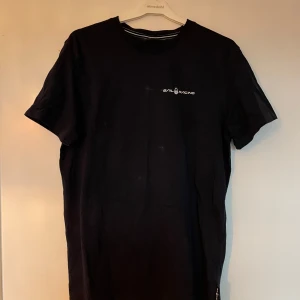 Svart t-shirt från Sail Racing - Aldrig använt, nyskick